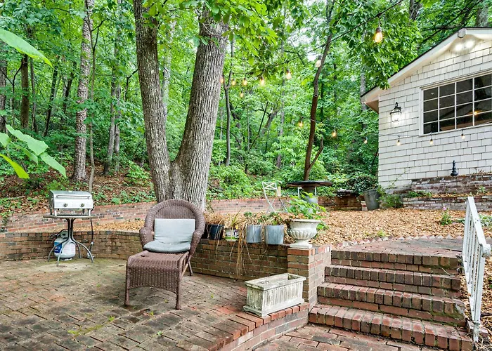 Comfy Cottage Charmer W/ Patio Garden In Tryon