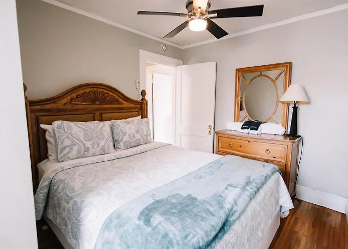 The Marshall House- Walk To Averett & Downtown- 5 Mins To Caesars Virginia