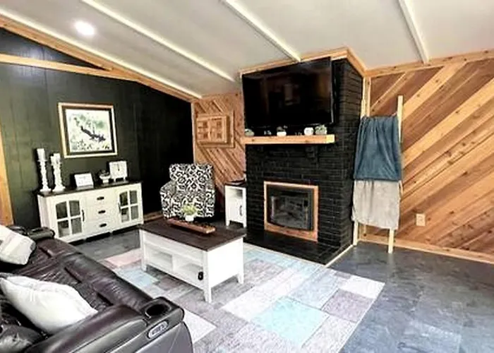 Fish Cabin At The Pines: Cozy Cabin Near Lake O' The Pines In Jefferson, Texas