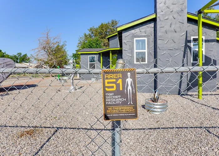 Alien-Crash-Site-Themed Retreat In Roswell