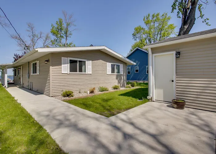 Lakefront Family Home W/ Dock & Views In Cecil!