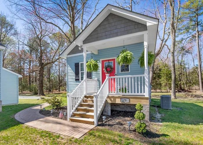 Two Private Cottages 3Br, Boat Parking, Walk To Marinas