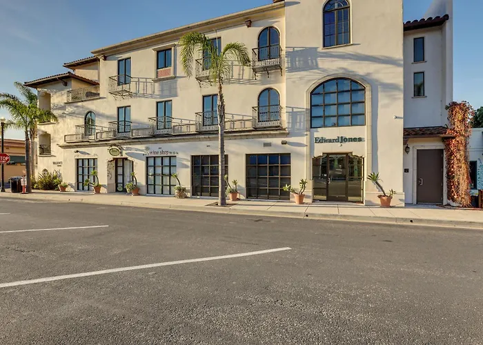Walk To Town & Ocean! Pismo Beach Condo