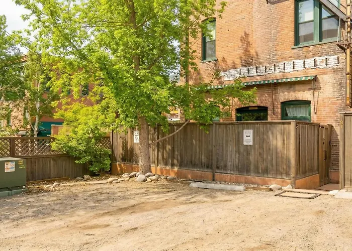 Historic Palace Hotel Loft - Sleeps 6