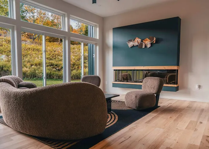 The Bluff - Designer Home With Views Pool & Hot Tub
