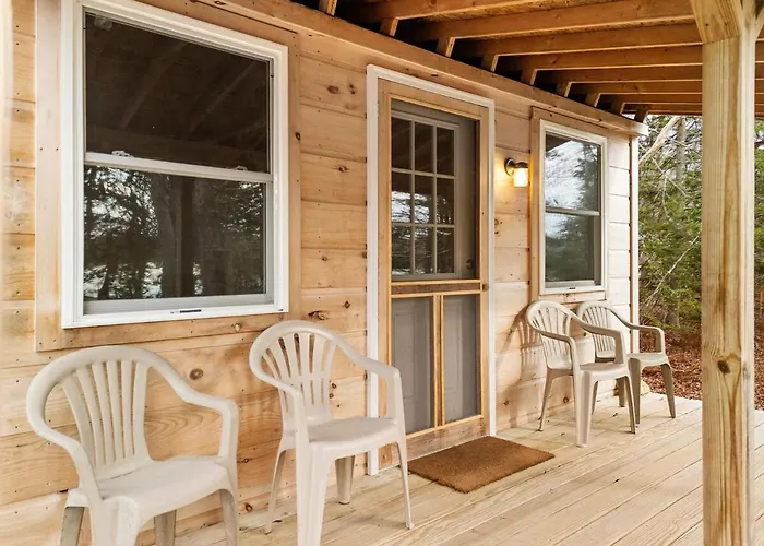 The Tide House, Cozy Waterfront Cottage + Bunkhous