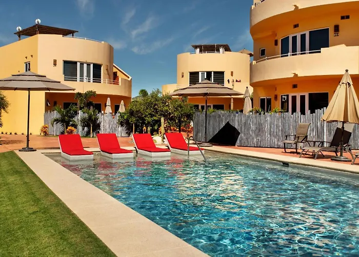Ground Floor Condo With Pool, Walk To The Beach