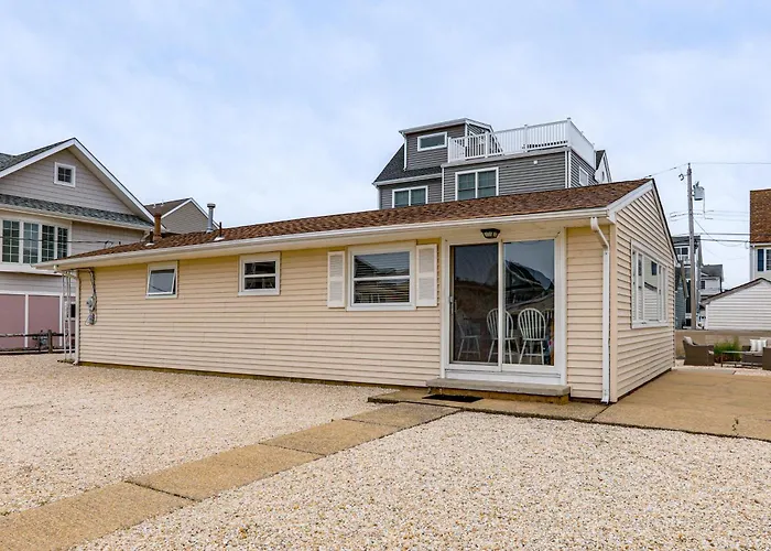 Walk To Beach! Pet-Friendly Getaway In Lavallette