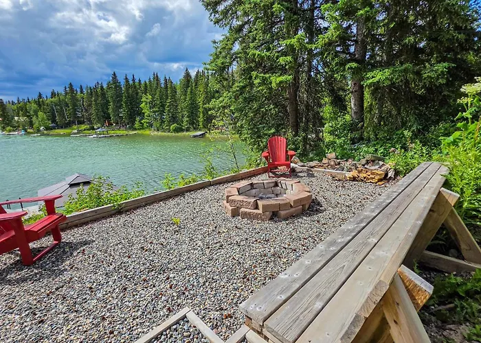Silver Fox Lakehouse - Private Hot Tub & Fire Pit