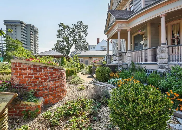 1895 Victorian Home On Historic Walnut Street