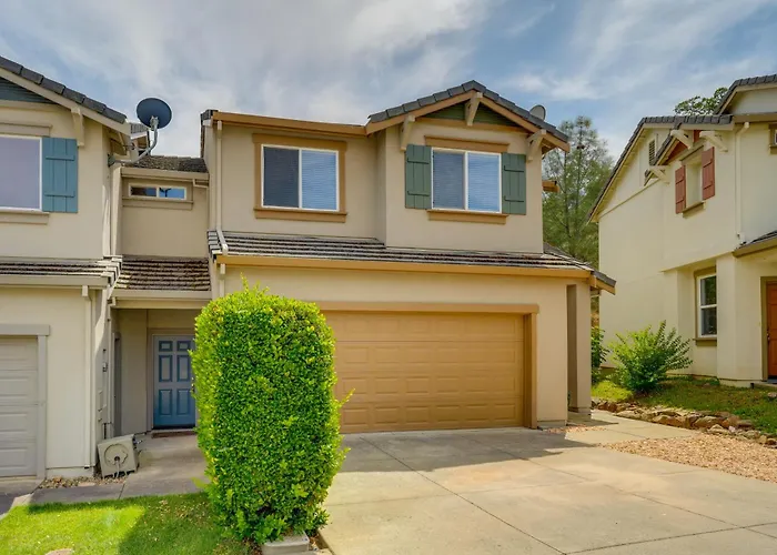 Sierra Foothills Retreat With Public Lake Access