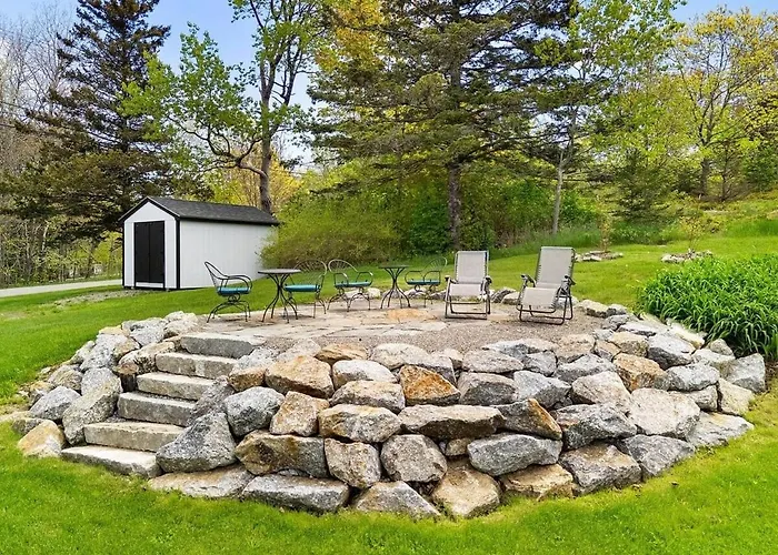 Puffins Perch, Romantic Waterfront Maine Cottage