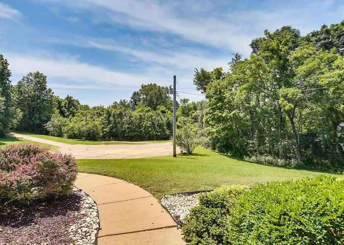 Gateway To St Louis: Group Getaway W/ Game Room