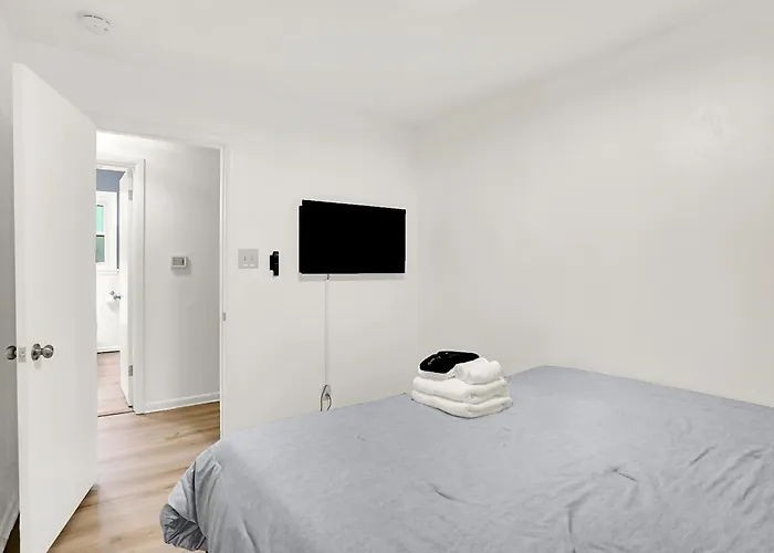 Boiler Bungalow - Entire 3 King Bed Home!