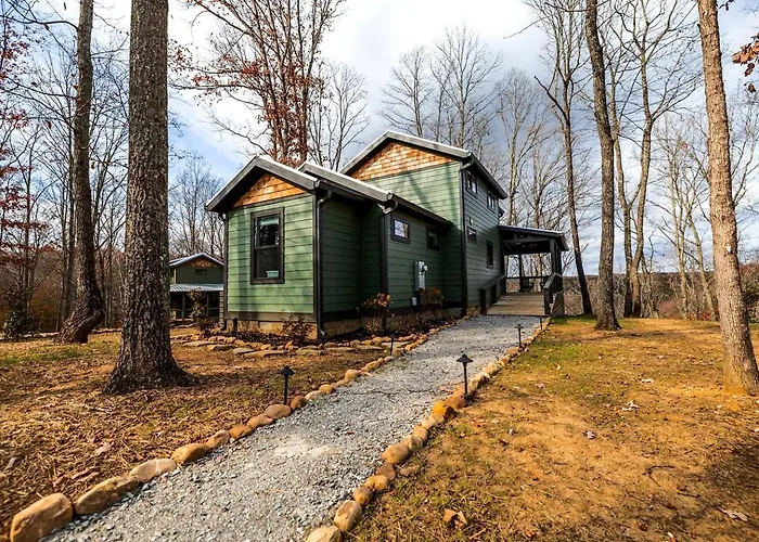 Scenic Bluffside Tiny Home Retreat With Kid-Friendly Loft Near South Cumberland In Monteagle, Tennessee