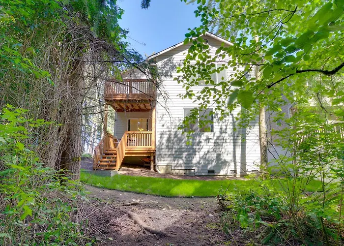 Deck W/ Forest View! Modern Pnw Getaway By Boeing