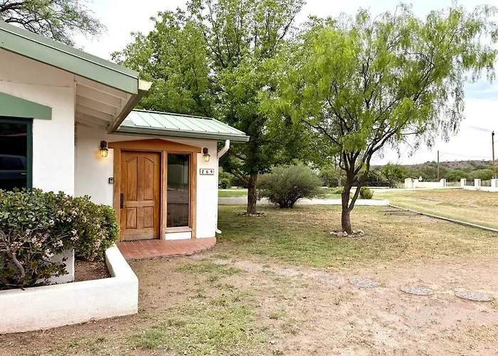 Peaceful Family Friendly Home With Fire Pit & Volleyball Court