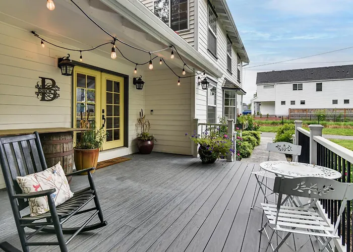 Close To Intel/Nike: Large Family Home W/ Hot Tub