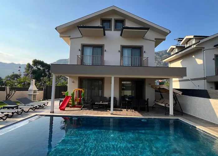 Modern Villa With Private Pool In Goecek Center