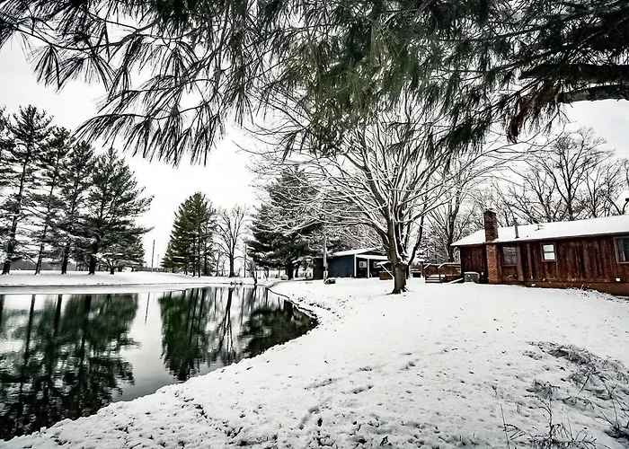 Rustic, Pet Friendly Cabin Near East Fork Lake, Olney, Illinois