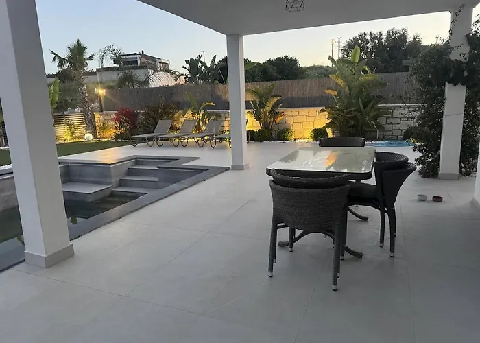 Luxurious Villa In Cesme With Private Pool