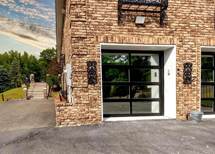 Modern Villa With Sauna, Pool & Panoramic Views In Bushkill, Pennsylvania