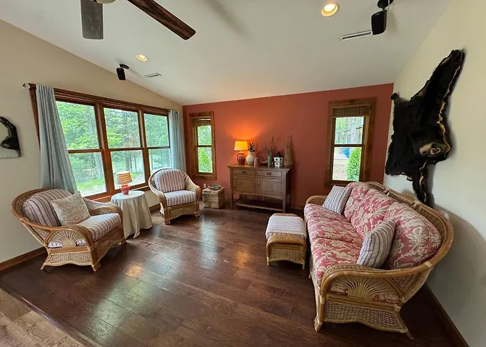 Waupaca Wellness Retreat: Private Beach+ Elite Gym