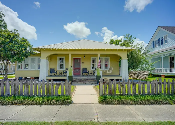 Pet-Friendly Historic Home: Downtown Breaux Bridge