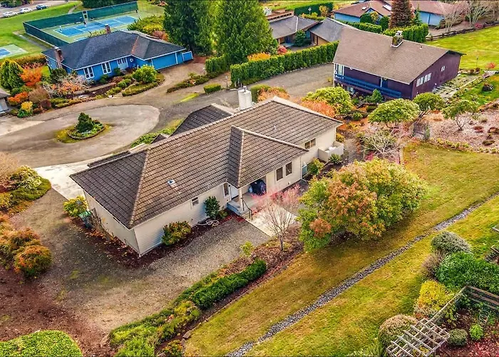 Spacious 3Br 2 5Ba With Spectacular Water Views