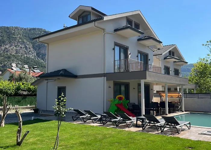 Modern Villa With Private Pool In Goecek Center