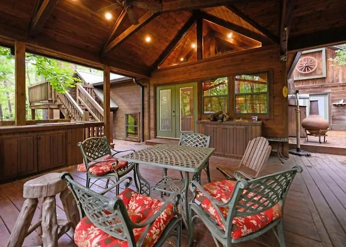 Bent Pine Lodge | Spacious 4Br Broken Bow Cabin With Hot Tub, Fire Pit & Grill