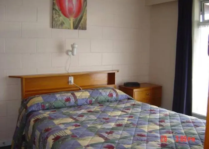 45 On Avenal Motel