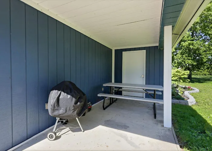 Family-Friendly 3Br Near Downtown Vermilion