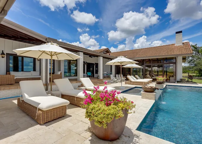 Stunning Views! Luxurious & Secluded Glen Rose Gem