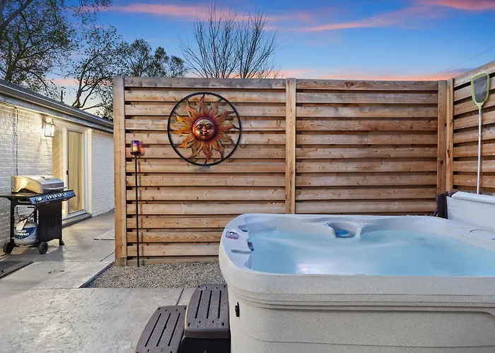 New Hot Tub - Putt Putt - Family Friendly Home