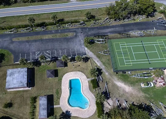 Serene Waterfront Getaway: Perfect Vacation Rental For Families In Wakulla County, Fl