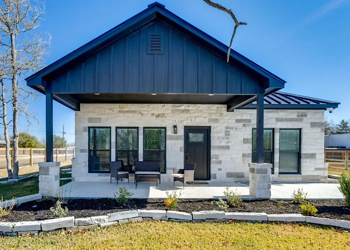 < 1 Mi To Lake Somerville! Dual-Unit Family Base