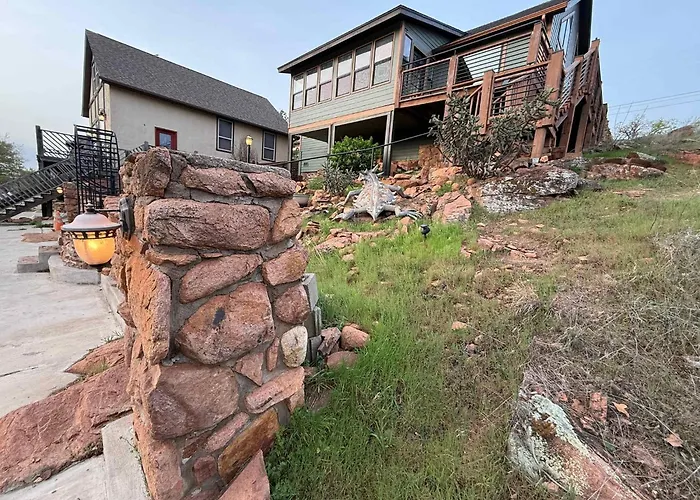Medicine Creek Overlook Cabin W Hot Tub-2 Bedroom