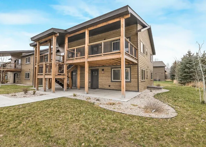 Victor Headwall By Kabino Condo Trails Skiing Snowmobiling Teton Mtns Grand Targhee