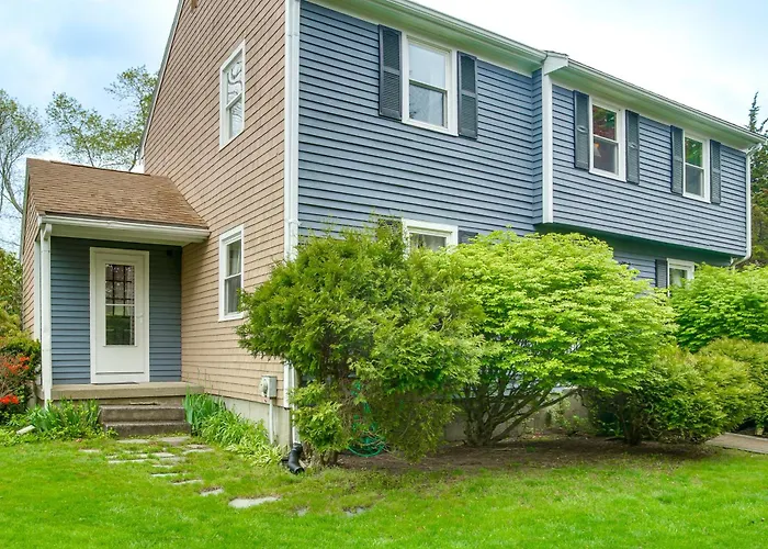Private Hot Tub, Yard & Games Galore: Plymouth Gem