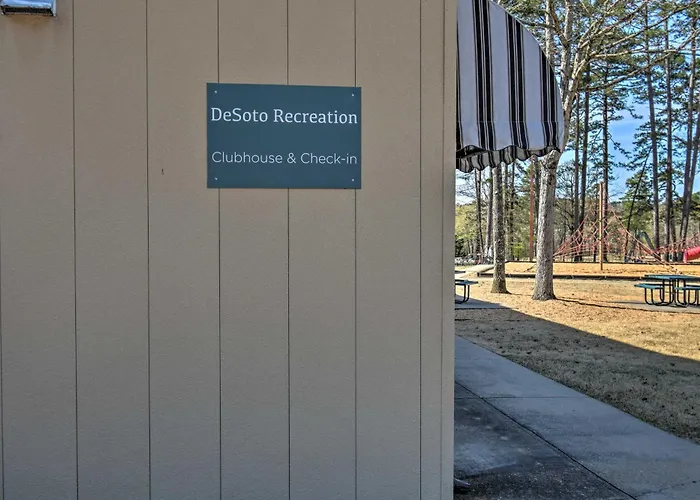 Golf & Lake Gateway: Hot Springs Village Retreat