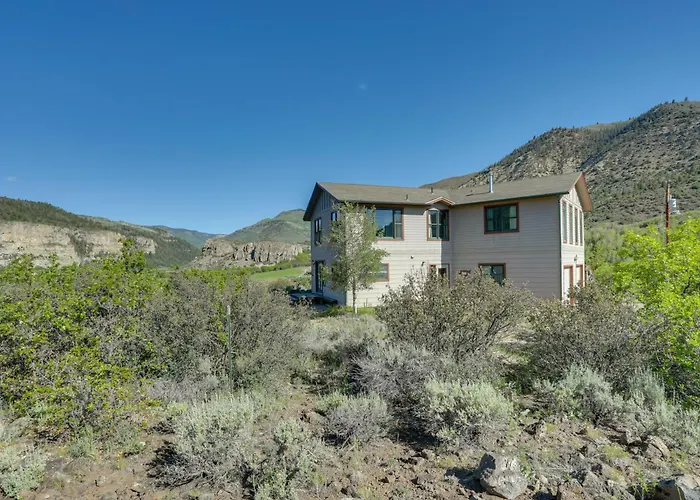 360-Degree Mountain Views! Lake Retreat In Gypsum