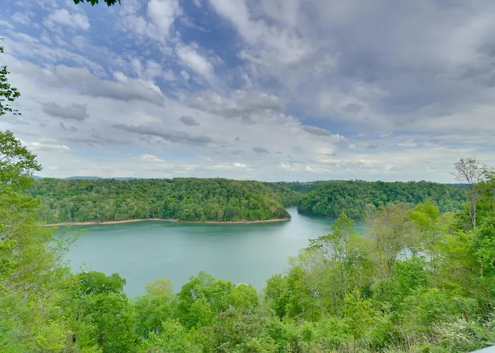 Hot Tub & View! 'Lakehouse Lookout' Byrdstown Home
