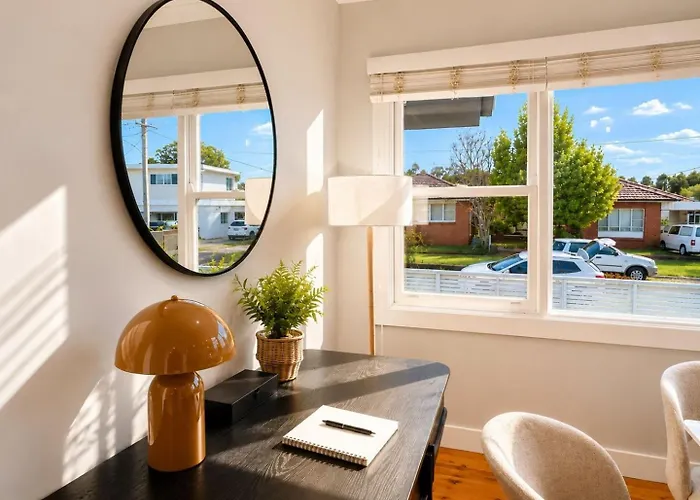 Wollongong Family Home With Jacuzzi & Garden