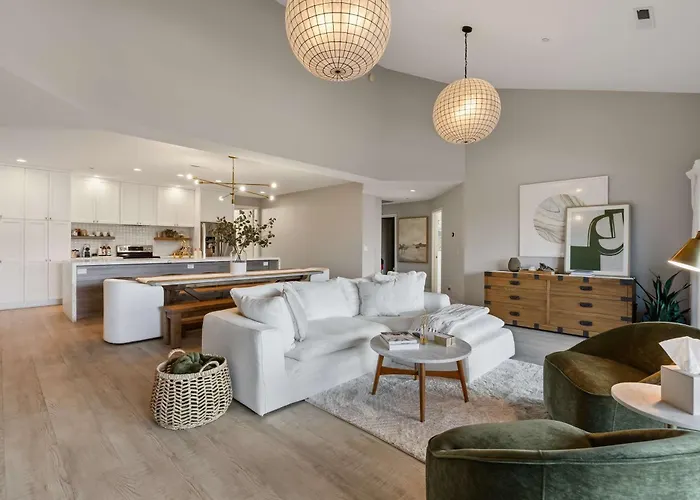 3 Bedroom Penthouse With Lake Views Near Gozzer
