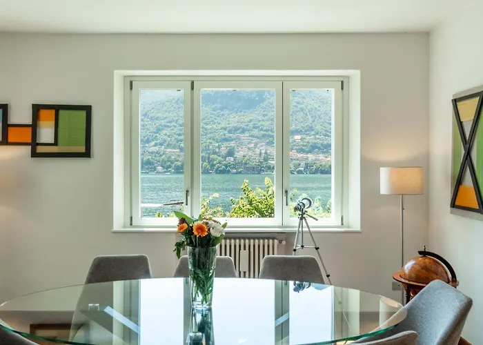 Lake Front Casa Giulia! Hot Tub, Garden, Gym, Ac, Pk!