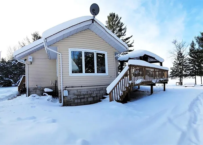 Amazing Lakefront Cottage On Paradise Lake