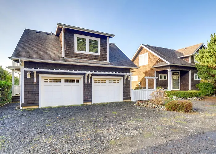 4Br/4Ba Beachfront Retreat With Hot Tub And Sauna