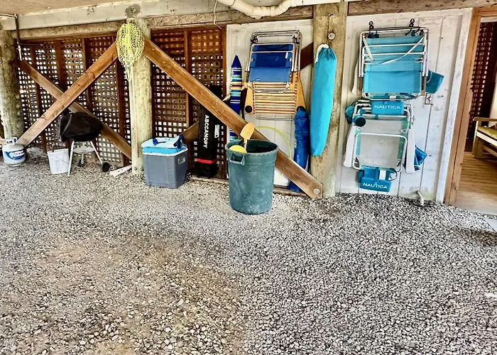 Beachwalk: On Beach. Pet-Friendly. Linens Incl.
