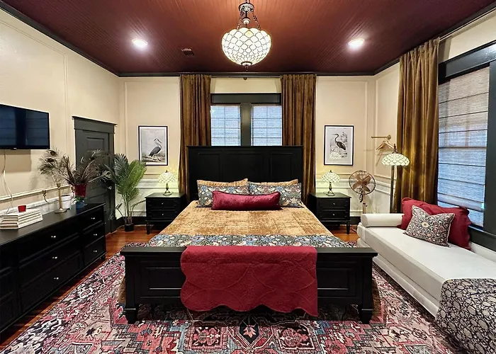 Cane River Living Speakeasy I Historic District